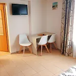 Justinos Appartement *